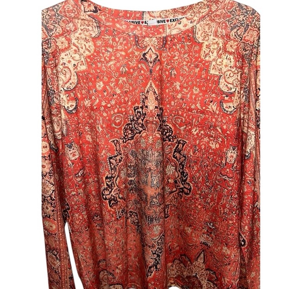 NWT EXCLUSIVE Watercolor Abstract print top, P2P:23.5”, L:26.5” - Picture 5 of 7